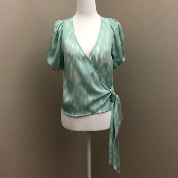 NWOT Mint green and white wrap top. - Picture 3 of 8